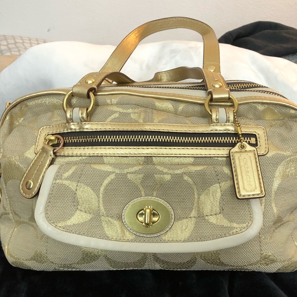 ✨COACH PURSE✨
